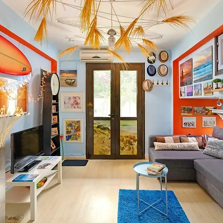 The Eclectic Yard -famous For Its Design * Rhodes City