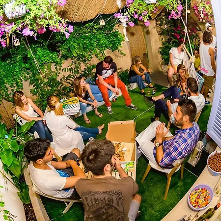 The Eclectic Yard -famous For Its Design Ferienhaus *
