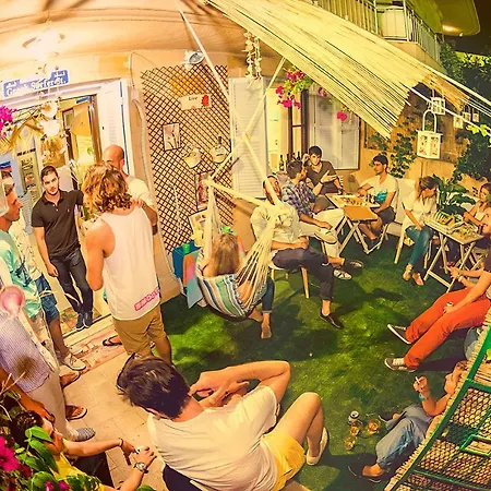 Vakantiehuis The Eclectic Yard -famous For Its Design Rhodes City